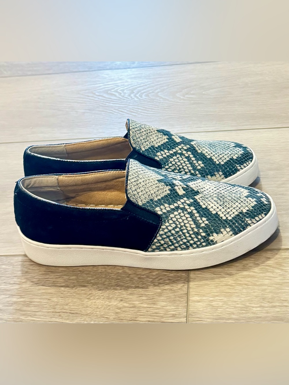 Vionic Splendid Demetra Boa Slip On Casual Shoes Sneakers Size 7.5 Black Gray - Picture 3 of 7
